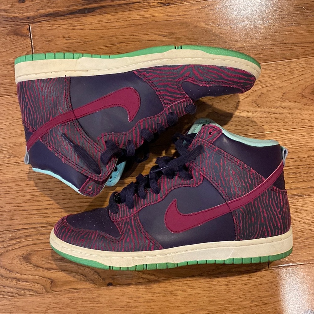 Nike Dunk Rasberry purple and green wmn